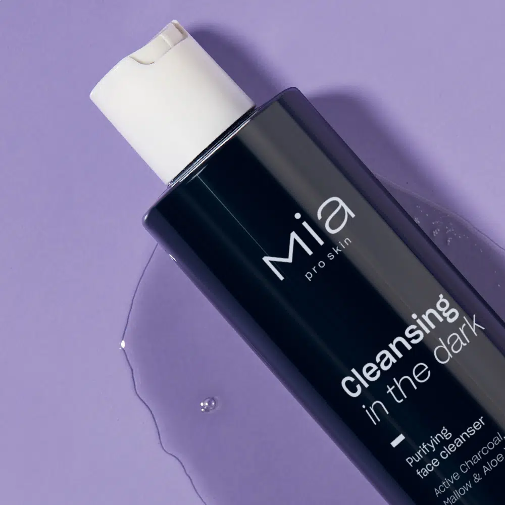 MIA MAKEUP CLEANSING IN THE DARK valomasis veido prausiklis su aktyviąja anglimi , 200 ml