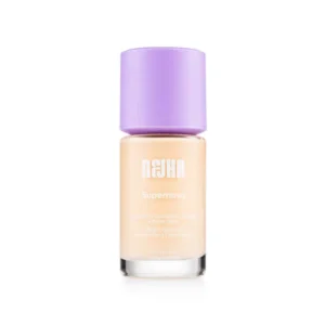 NEJHA švytėjimo suteikianti drėkinamoji ir stipriai maskuojanti kreminė pudra (C04 Almond) SUPERNOVA, 27ml
