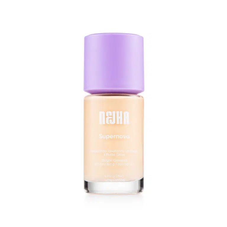 NEJHA švytėjimo suteikianti drėkinamoji ir stipriai maskuojanti kreminė pudra (C04 Almond) SUPERNOVA, 27ml