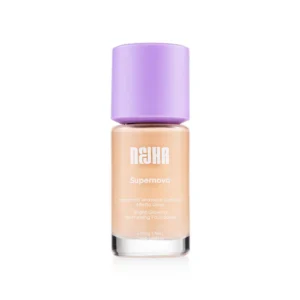 NEJHA švytėjimo suteikianti drėkinamoji ir stipriai maskuojanti kreminė pudra (P07 Hazelnut) SUPERNOVA, 27ml