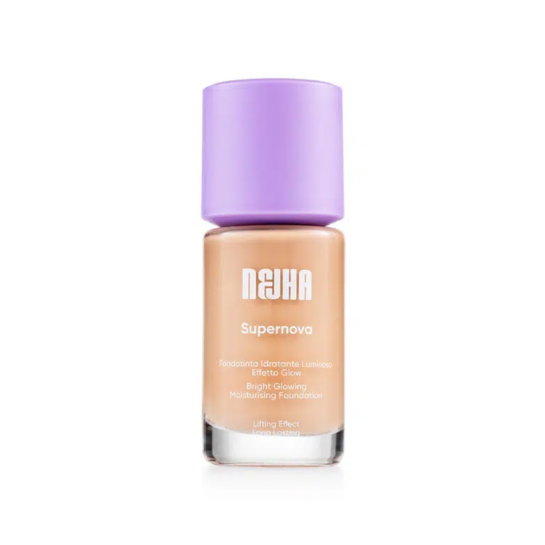 NEJHA švytėjimo suteikianti drėkinamoji ir stipriai maskuojanti kreminė pudra (W08 Toffee) SUPERNOVA, 27ml