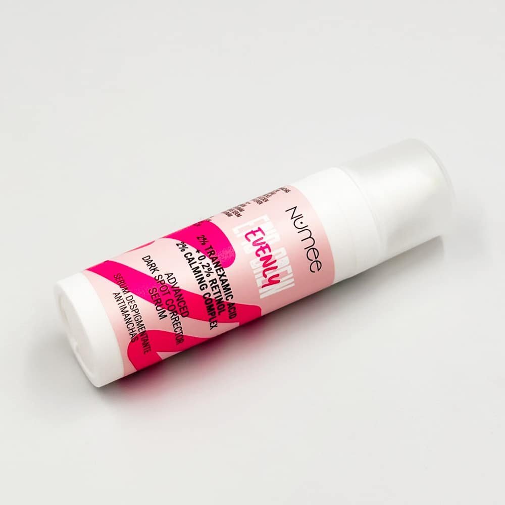 NUMEE Epic Crew EVENLY ADVANCED DARK SPOT CORRECTOR SERUM serumas nuo pigmentinių dėmių, 30 ml