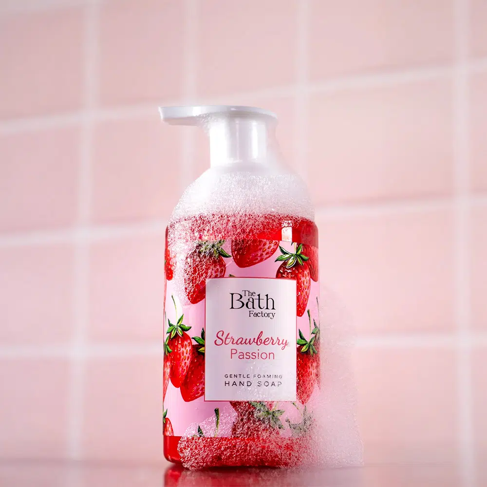 SINOZ THE BATH FACTORY drėkinamasis braškių kvapo rankų muilas–putos STRAWBERRY PASSION 300ml