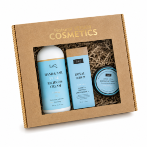 LaQ ROYAL dovanų rinkinys moterims – rankų kremas 300 ml, serumas 30 ml ir veido putos 40 g
